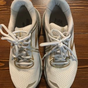 Brooks Adrenaline Running Shoes size 8.5